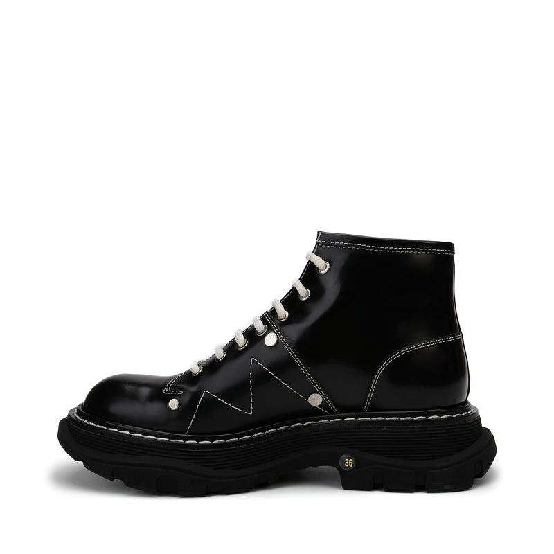 Alexander McQueen Tread Lace Up Leather Boots In Black With Black Stitch | Designer code: 595469WHZ81 | Luxury Fashion Eshop | Miamaia.com