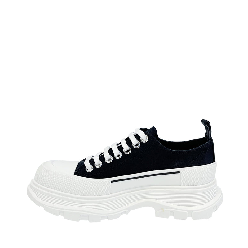 Alexander McQueen Tread Slick Low Top Sneakers | Designer code: 705660W4MV2 | Luxury Fashion Eshop | Miamaia.com