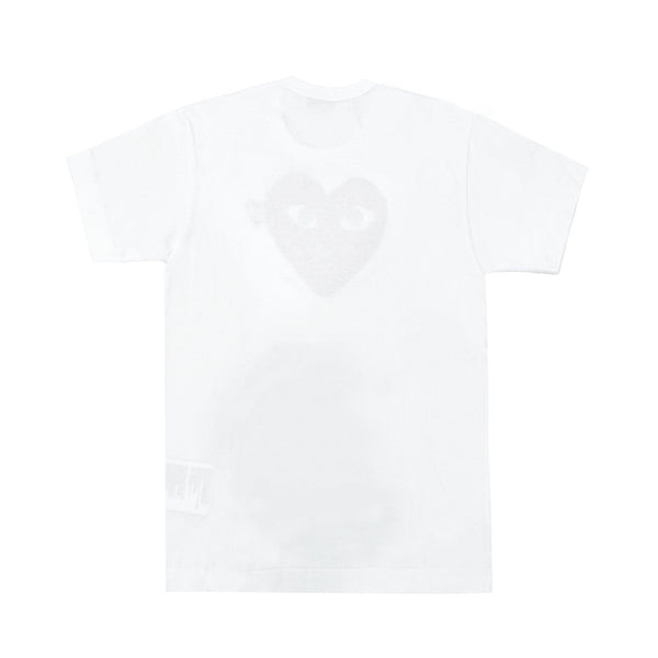Comme Des Garcons Play Heart Logo T-shirt | Designer code: P1T086 | Luxury Fashion Eshop | Miamaia.com